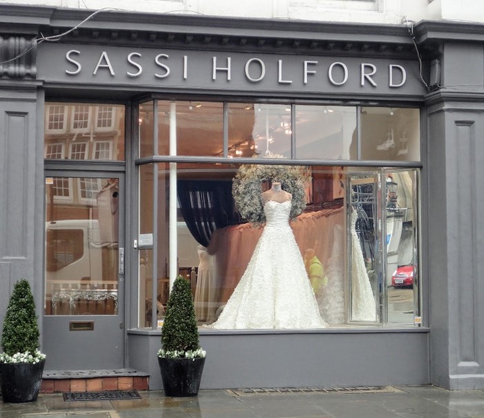 Thiết kế nội thất showroom ảnh viện áo cưới thật bắt mắt